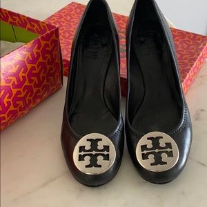 Black leather tory Burch wedges